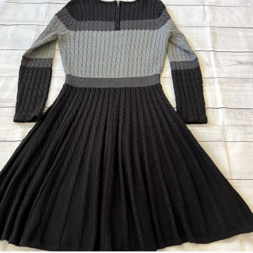 Calvin KLEIN SWEATER DRESS SIZE SMALL - Picture 2 of 4